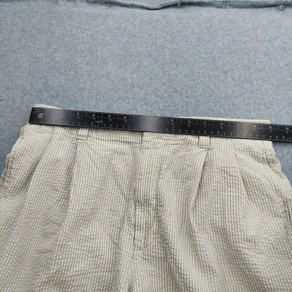 Dockers Tour Shorts Mens Size 36 White/ White Stripe Seersucker Pleated Front‎
